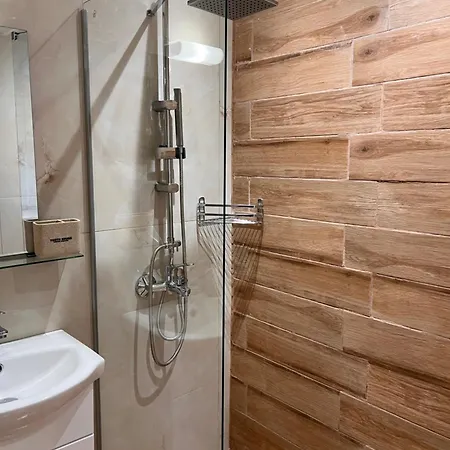 Nafsika's 1 Lejlighed